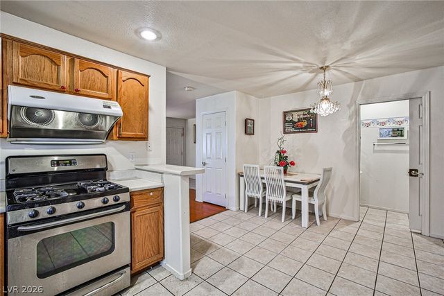 6086 Sunken River Trail, Las Vegas, NV 89118