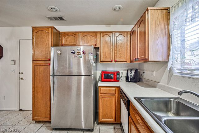 6086 Sunken River Trail, Las Vegas, NV 89118