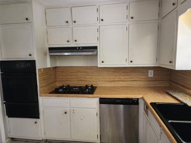 898 Pine Roc Drive, Stone Mountain, GA 30083