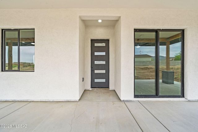 102 S Montgomery Avenue, Vail, AZ 85641