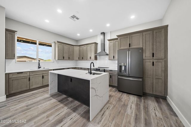 102 S Montgomery Avenue, Vail, AZ 85641