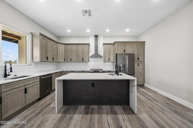 102 S Montgomery Avenue, Vail, AZ 85641
