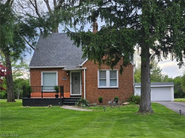 4624 Derbyshire Drive, North Randall, OH 44128