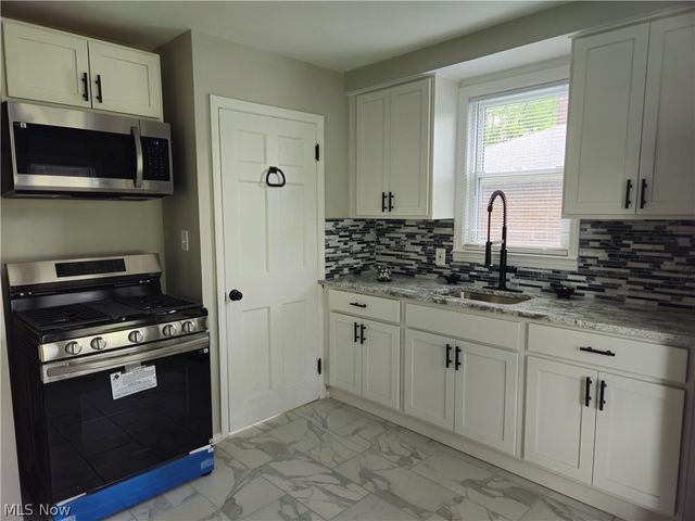 4624 Derbyshire Drive, North Randall, OH 44128