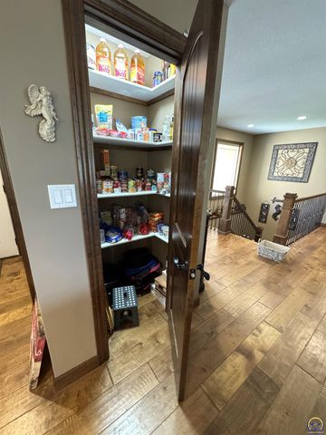 6021 NW Button RD, Topeka, KS 66618