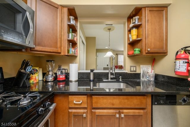 235 Dakota St, Paterson City, NJ 07503
