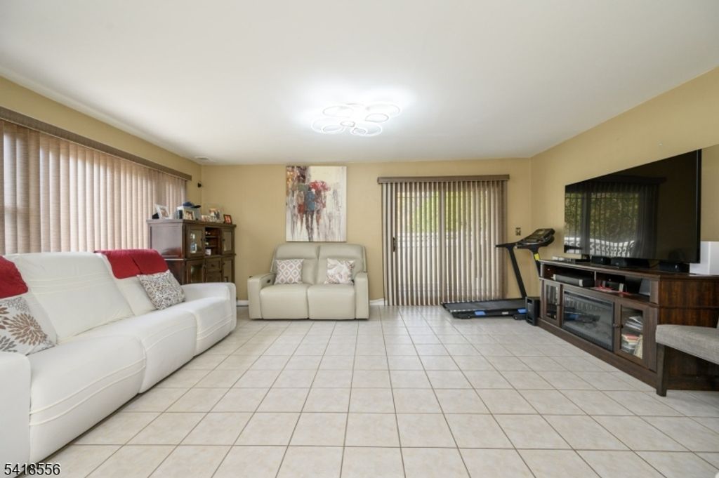 235 Dakota St, Paterson City, NJ 07503 — photo 4