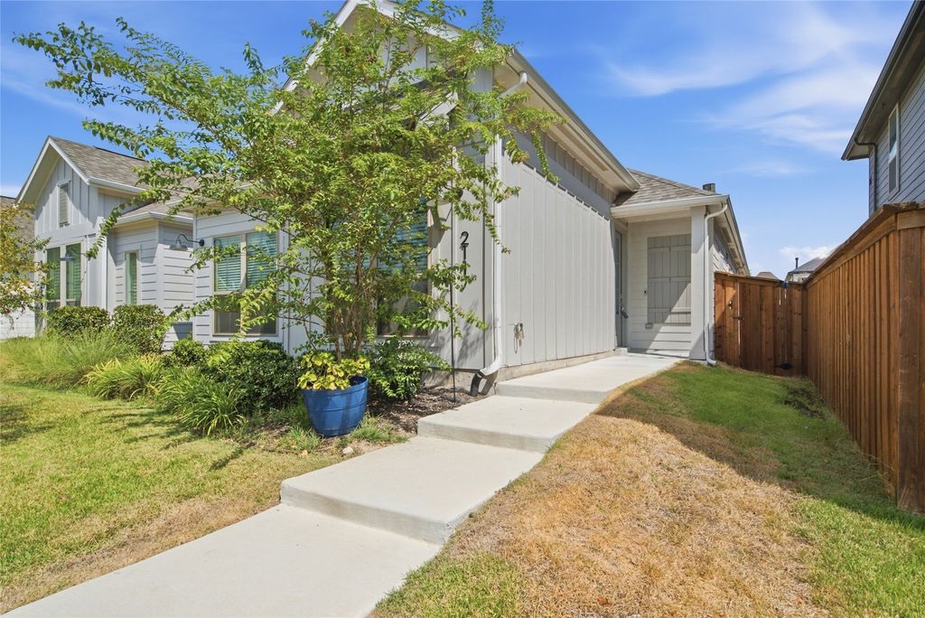 2117 Winding Creek Circle, Fort Worth, TX 76008 — photo 2
