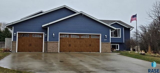 3421 Oak Ln Lane, Brookings, SD 57006