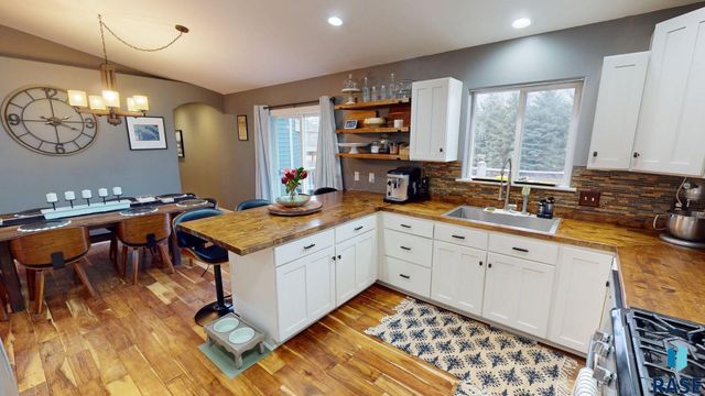 3421 Oak Ln Lane, Brookings, SD 57006