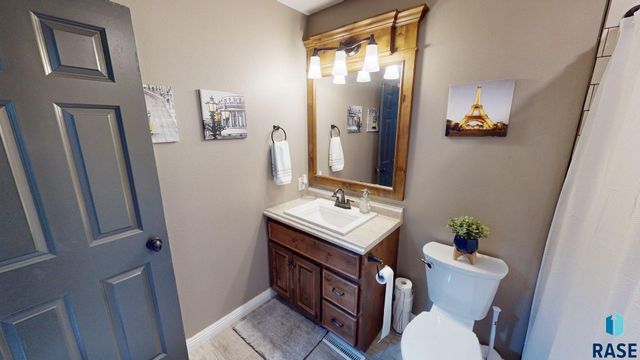 3421 Oak Ln Lane, Brookings, SD 57006