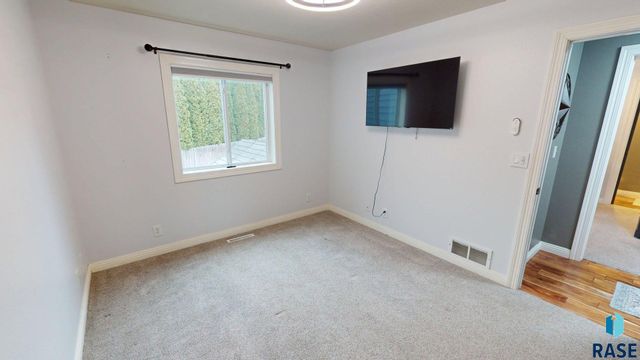 3421 Oak Ln Lane, Brookings, SD 57006