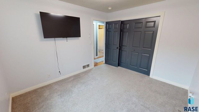 3421 Oak Ln Lane, Brookings, SD 57006