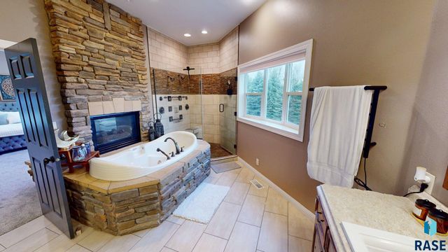 3421 Oak Ln Lane, Brookings, SD 57006