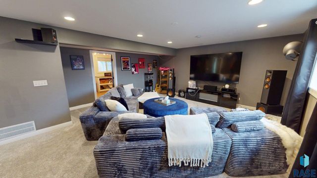 3421 Oak Ln Lane, Brookings, SD 57006