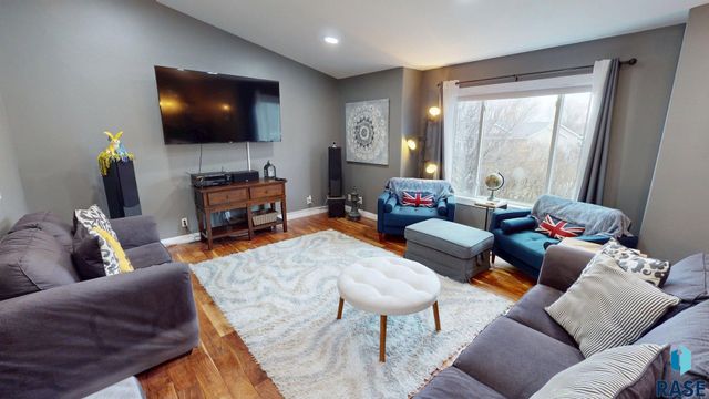 3421 Oak Ln Lane, Brookings, SD 57006