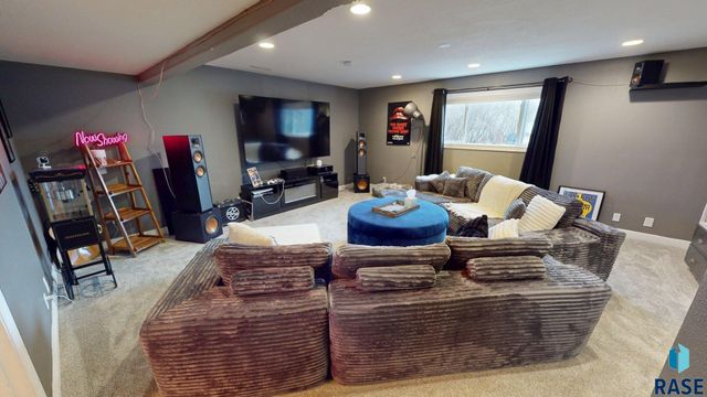3421 Oak Ln Lane, Brookings, SD 57006