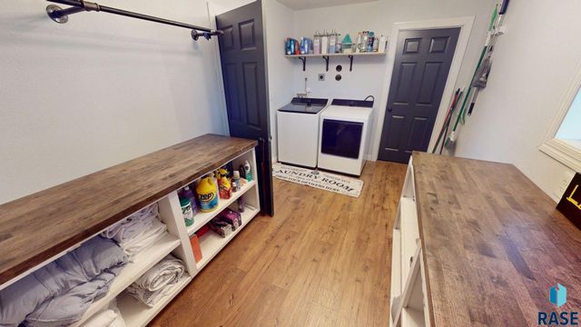 3421 Oak Ln Lane, Brookings, SD 57006