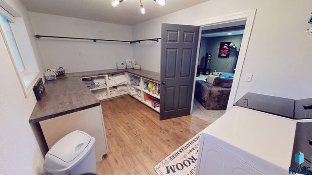 3421 Oak Ln Lane, Brookings, SD 57006