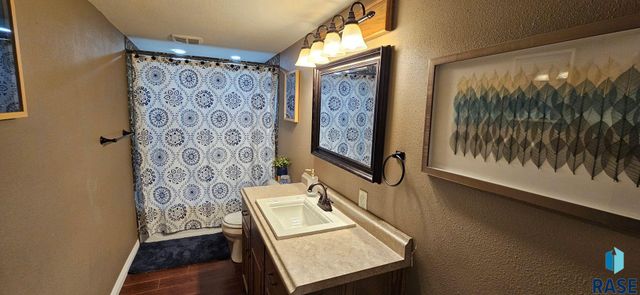 3421 Oak Ln Lane, Brookings, SD 57006