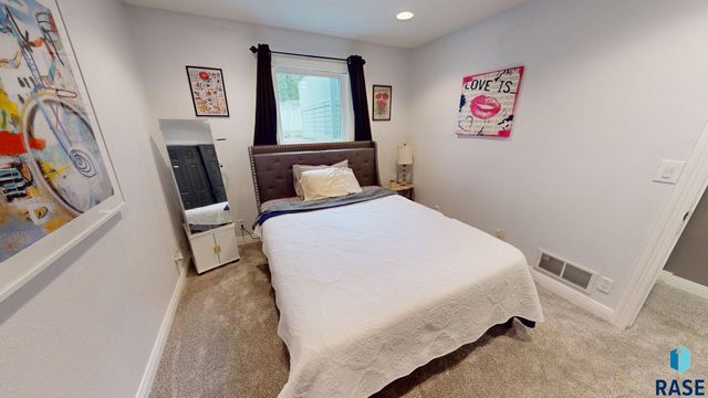 3421 Oak Ln Lane, Brookings, SD 57006