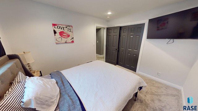 3421 Oak Ln Lane, Brookings, SD 57006