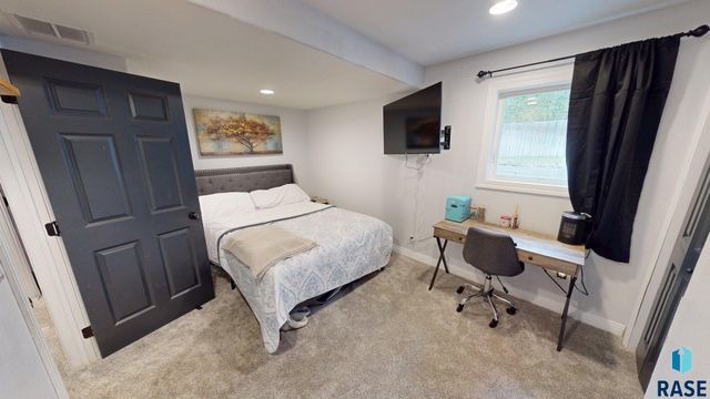 3421 Oak Ln Lane, Brookings, SD 57006