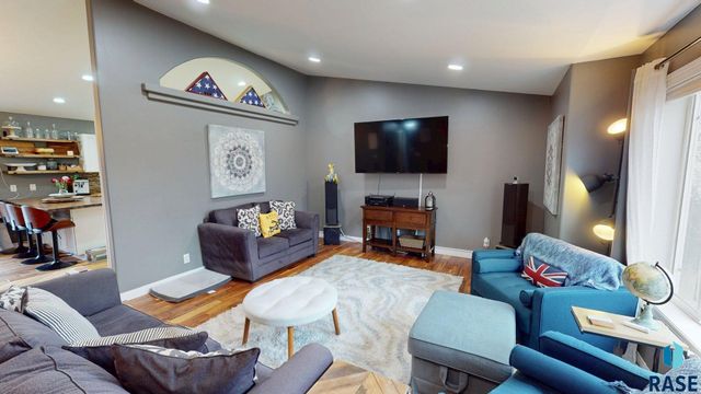 3421 Oak Ln Lane, Brookings, SD 57006