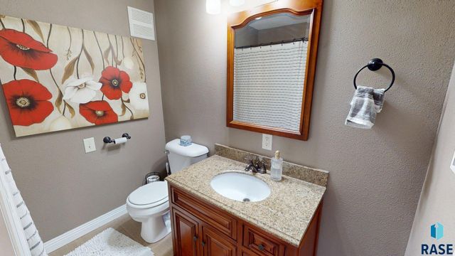 3421 Oak Ln Lane, Brookings, SD 57006