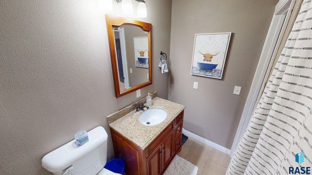 3421 Oak Ln Lane, Brookings, SD 57006