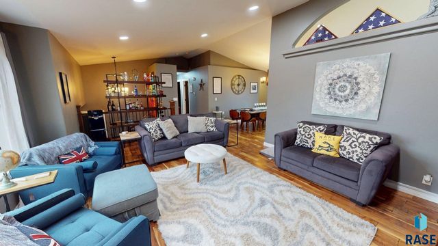 3421 Oak Ln Lane, Brookings, SD 57006