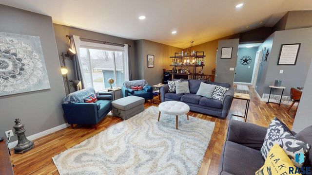 3421 Oak Ln Lane, Brookings, SD 57006