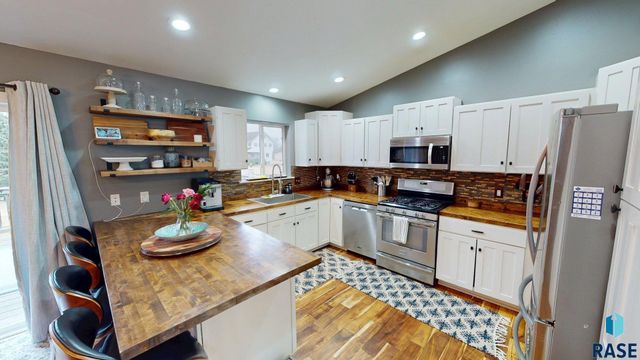 3421 Oak Ln Lane, Brookings, SD 57006