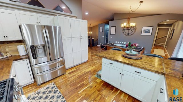 3421 Oak Ln Lane, Brookings, SD 57006