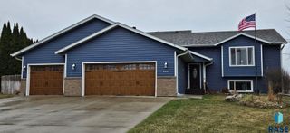 3421 Oak Ln Lane, Brookings, SD 57006