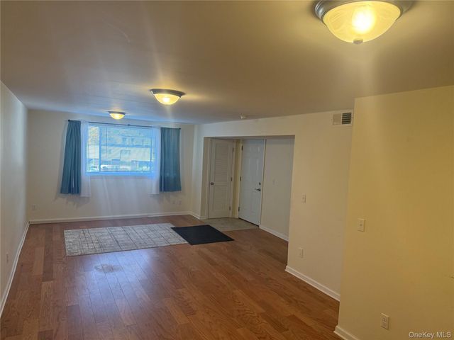 1001 McIntosh Place, Newburgh, NY 12550