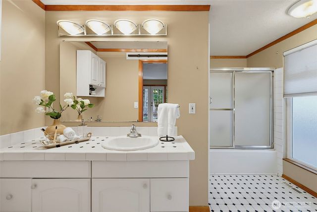 13807 Military Road E, Puyallup, WA 98374