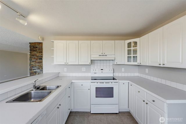 13807 Military Road E, Puyallup, WA 98374