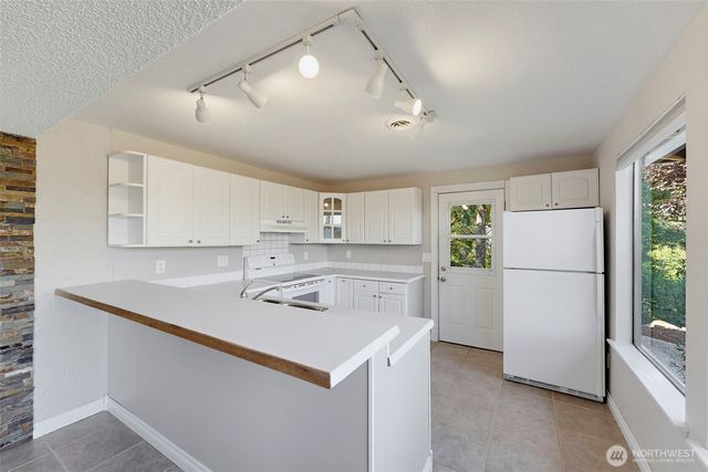 13807 Military Road E, Puyallup, WA 98374