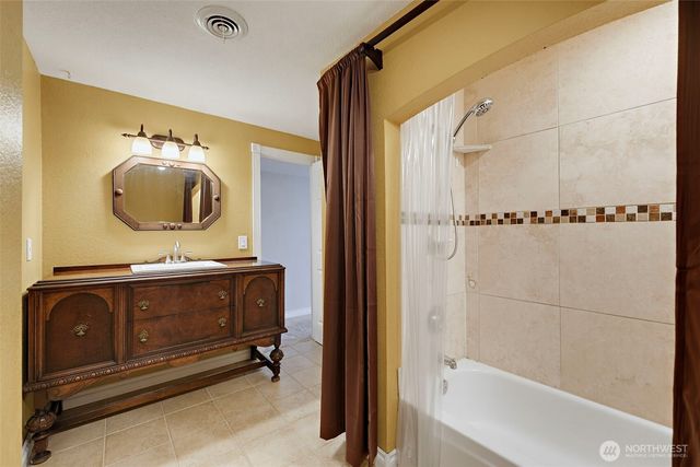 13807 Military Road E, Puyallup, WA 98374