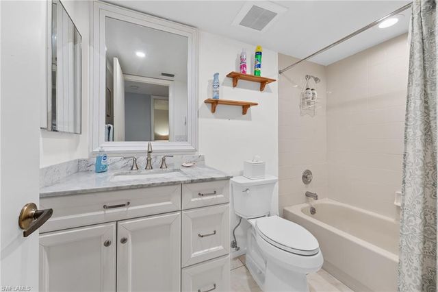 5890 Trailwinds DR 522, Fort Myers, FL 33907