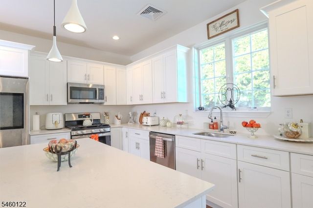 25 FerroMonte Ave, Roxbury Twp., NJ 07847