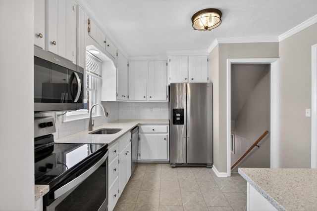 207 BURNLEY DR, Staunton, VA 24401