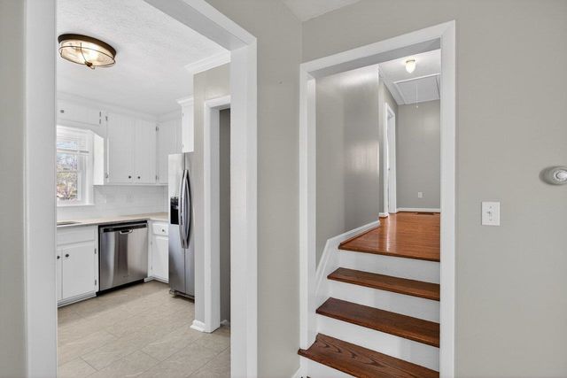 207 BURNLEY DR, Staunton, VA 24401