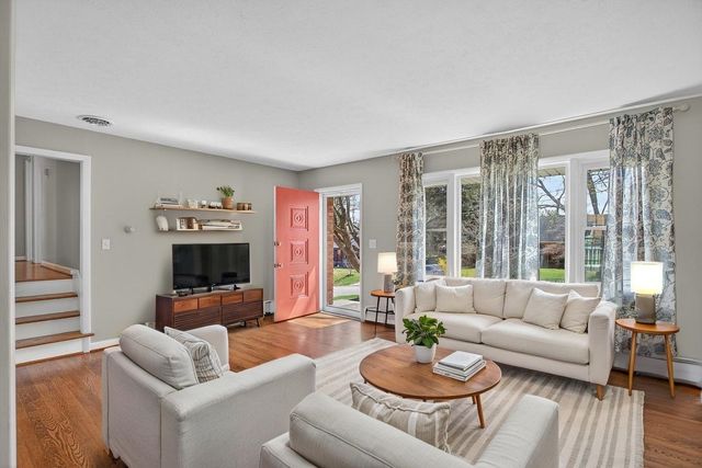 207 BURNLEY DR, Staunton, VA 24401