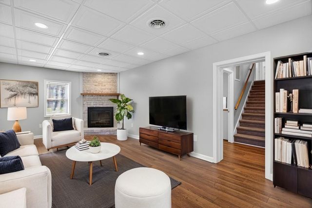 207 BURNLEY DR, Staunton, VA 24401