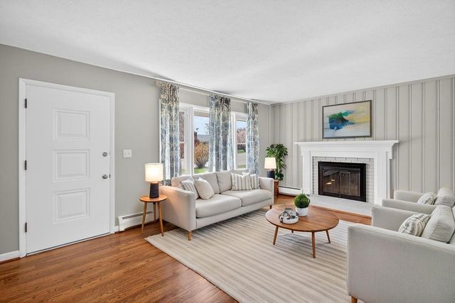 207 BURNLEY DR, Staunton, VA 24401