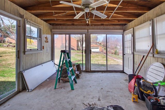 207 BURNLEY DR, Staunton, VA 24401