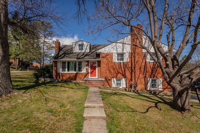 207 BURNLEY DR, Staunton, VA 24401