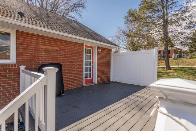 207 BURNLEY DR, Staunton, VA 24401